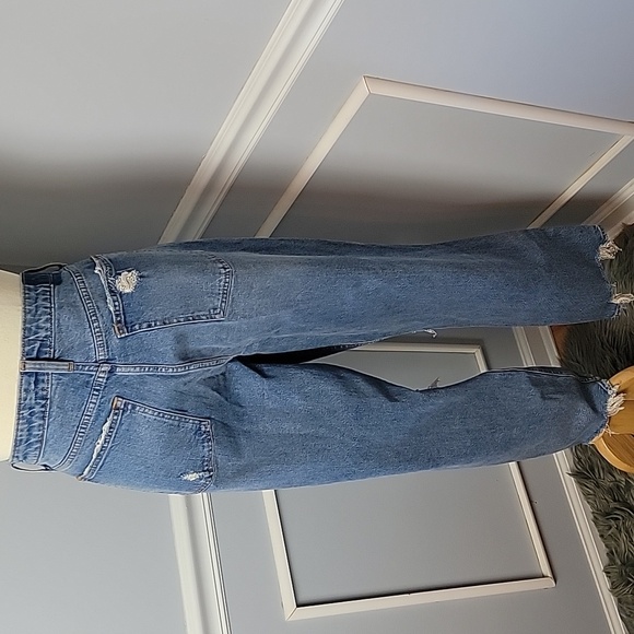 ABERCROMBIE & FITCH Curve Love The Mom High Rise Distressed Light Wash Jeans - Picture 5 of 8